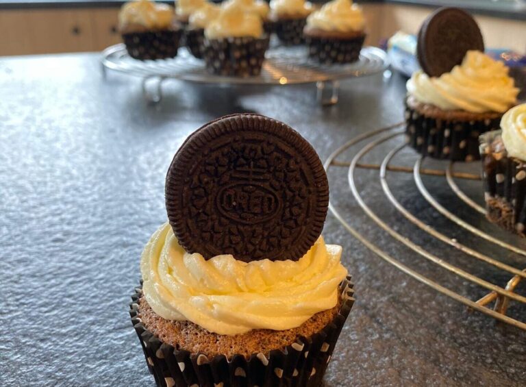 12 oreo cupcakes 13