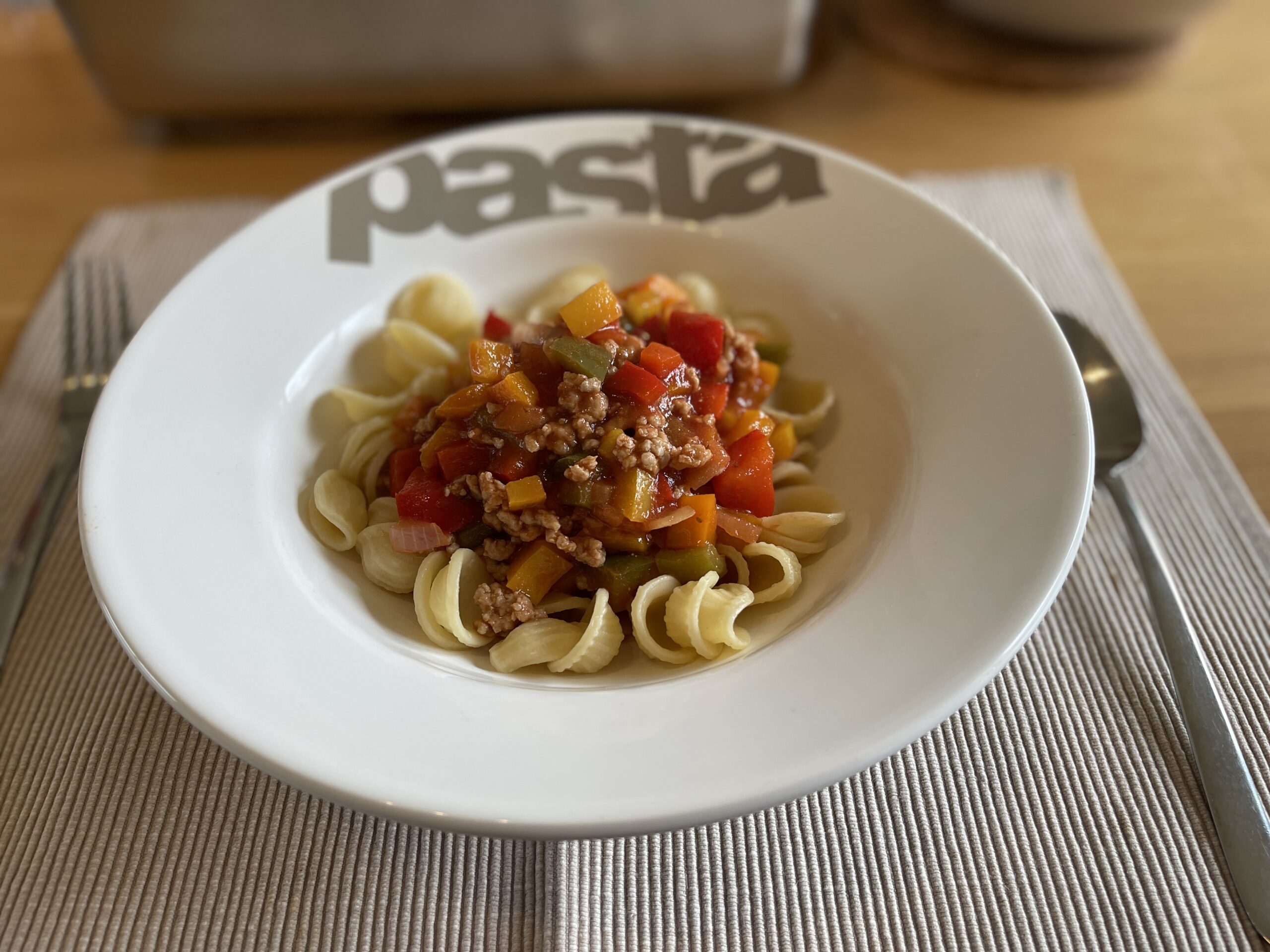 pasta met paprikasaus in stoomoven