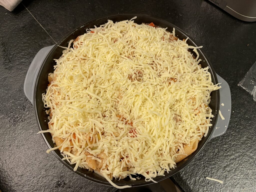 gegratineerde pasta met provencaalse saus en gehakt balletjes scaled